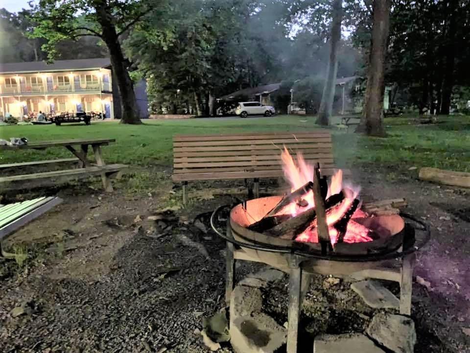 Meadowlark Motel With Restaurant & Bar 매기 벨리 외부 사진