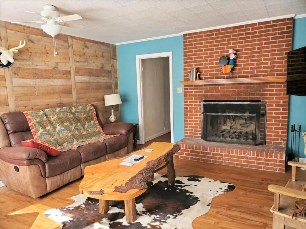 Meadowlark Motel With Restaurant & Bar 매기 벨리 외부 사진